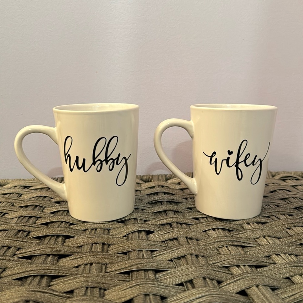 “Hubby” and “Wifey” Mugs